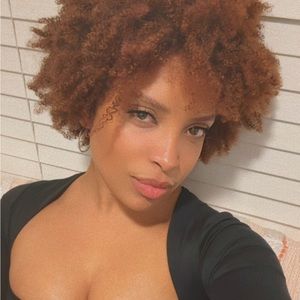 Meet your Posher, Demi